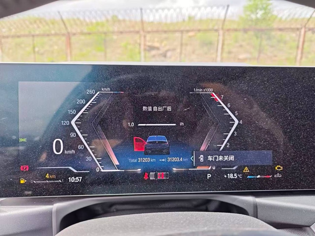 Приборная панель BMW 320Li — пробег 31 203 км