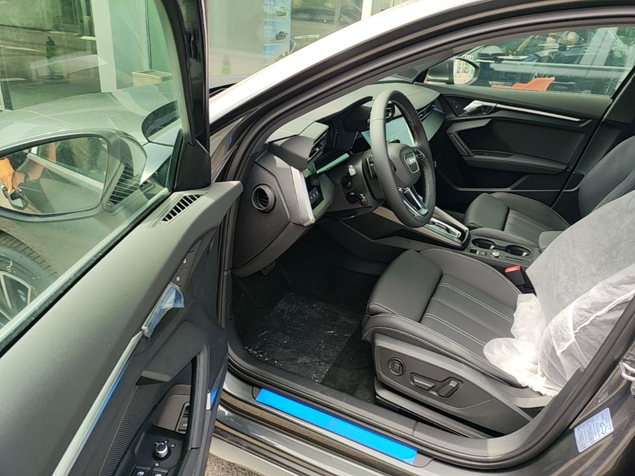 Салон Audi A3 Long — отзывы владельцев через 2 года