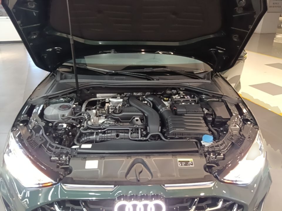 Моторный отсек Audi A3 Long из Китая