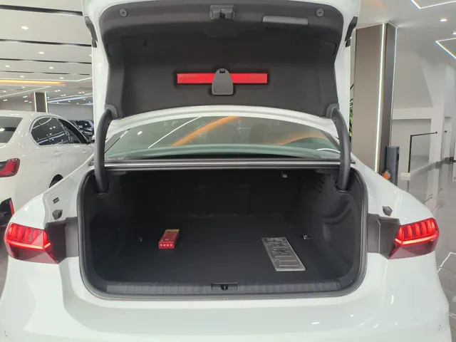 Ауди A7L из Китая — фото 6 с площадки Guazi