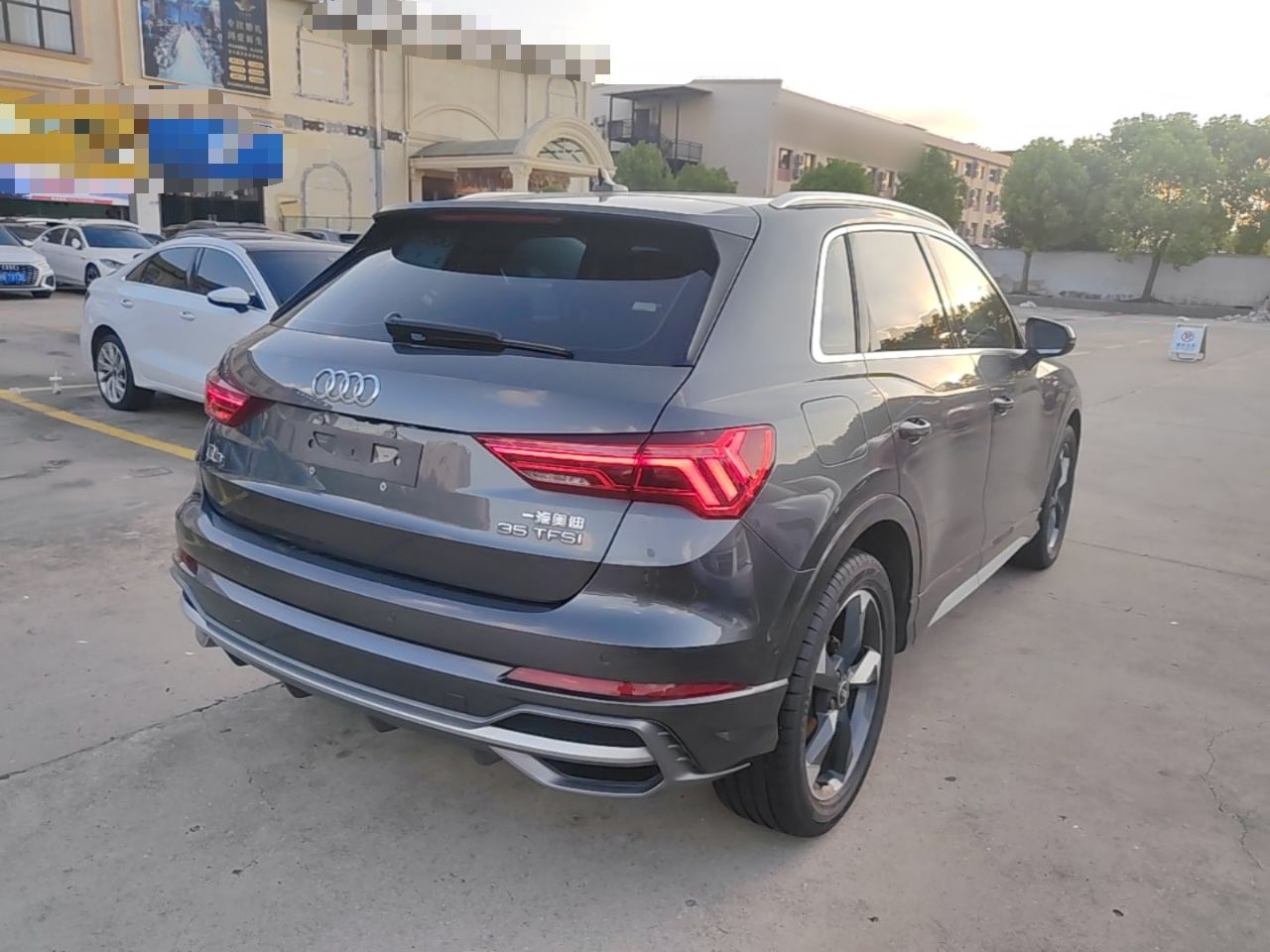 Шильдик 35 TFSI на Audi Q3 F3 из Китая — версия мотора