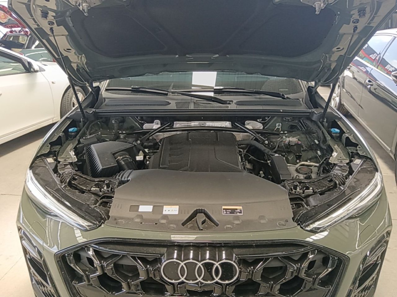Моторный отсек Audi Q5L из Китая