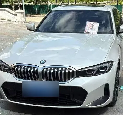 BMW 3 серии Long (G28) после рестайлинга, белый, вид спереди, площадка в Китае