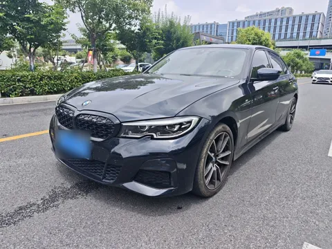 BMW G28 до рестайлинга, чёрный, вид спереди три четверти