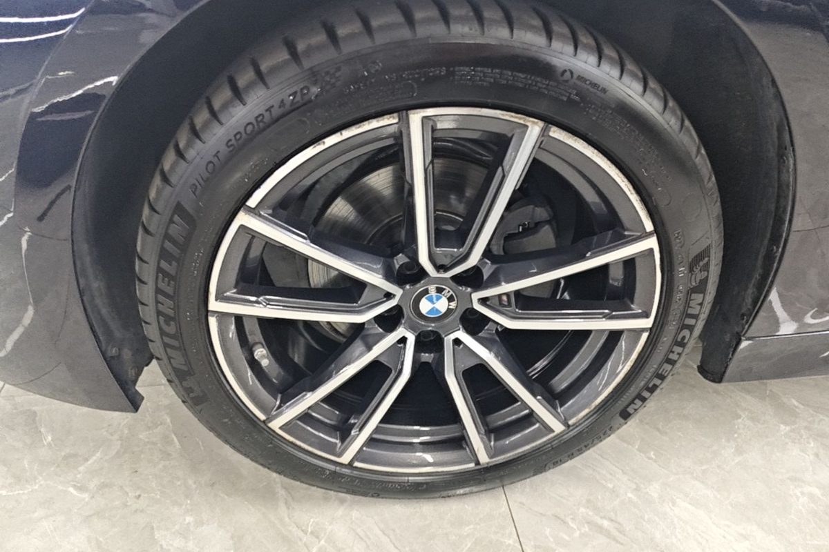 Диск 18 дюймов BMW 320Li G28 M Sport с шиной Michelin