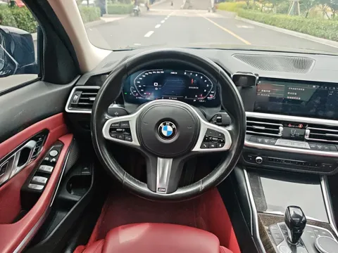 BMW G28 до рестайлинга — руль M и салон с красной кожей