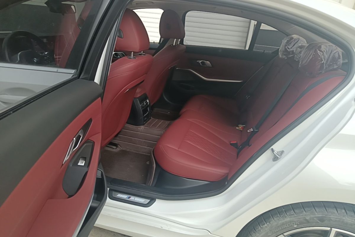 Задний ряд BMW 320Li G28 M Sport — пространство для ног
