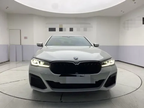 BMW G38 — вид спереди, тёмная решётка радиатора