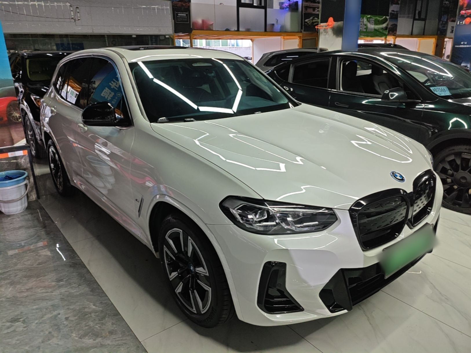 BMW iX3 из Китая — вид спереди