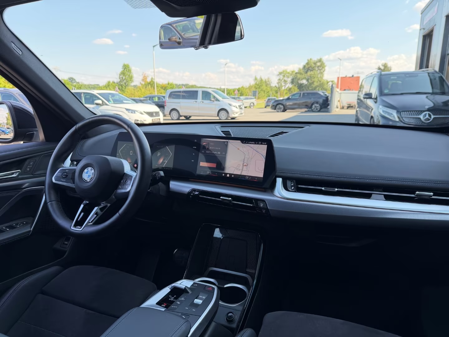 Передняя панель европейской BMW X1 U11