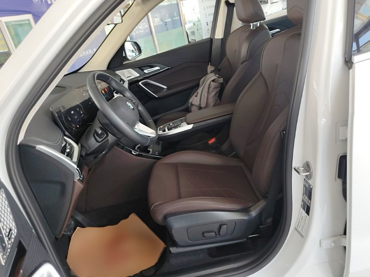 BMW X1 U12 из Китая — салон, передние сиденья