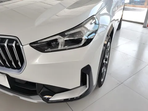 BMW X1 — светодиодная фара и решётка радиатора