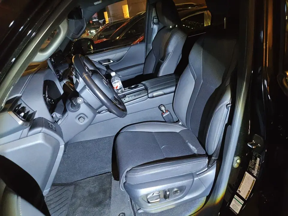 Передние сиденья Lexus LX из Китая в серой коже