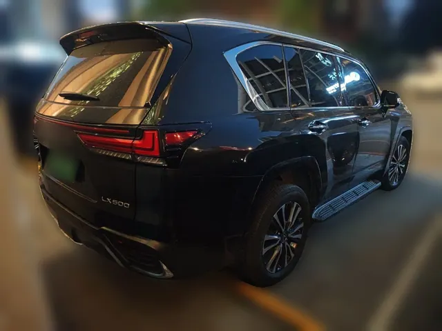 Лексус LX из Китая — сзади три четверти