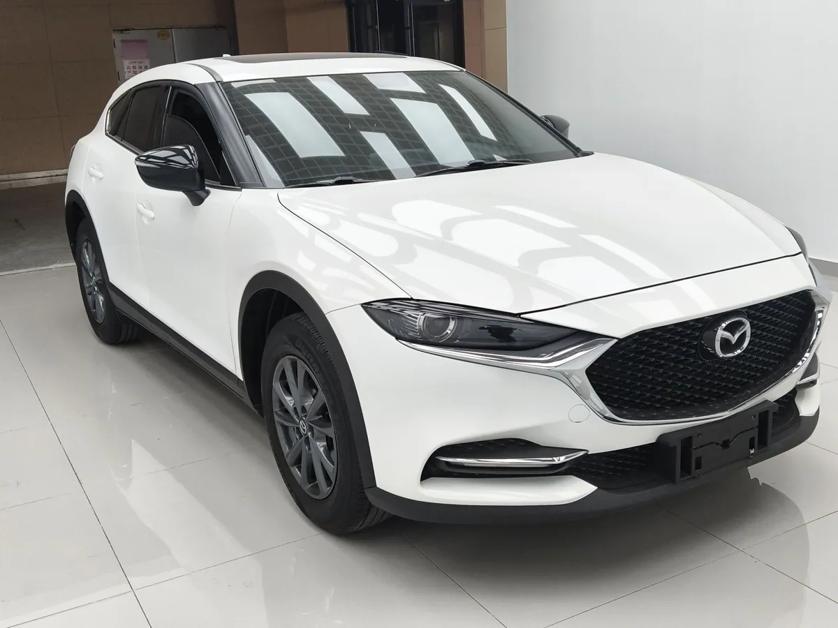 Белая Мазда CX-4 китайского рынка спереди
