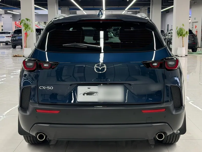 Корма Мазда CX-50 с шильдиком модели