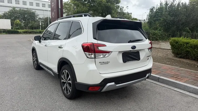 Субару Форестер из Китая — сзади три четверти
