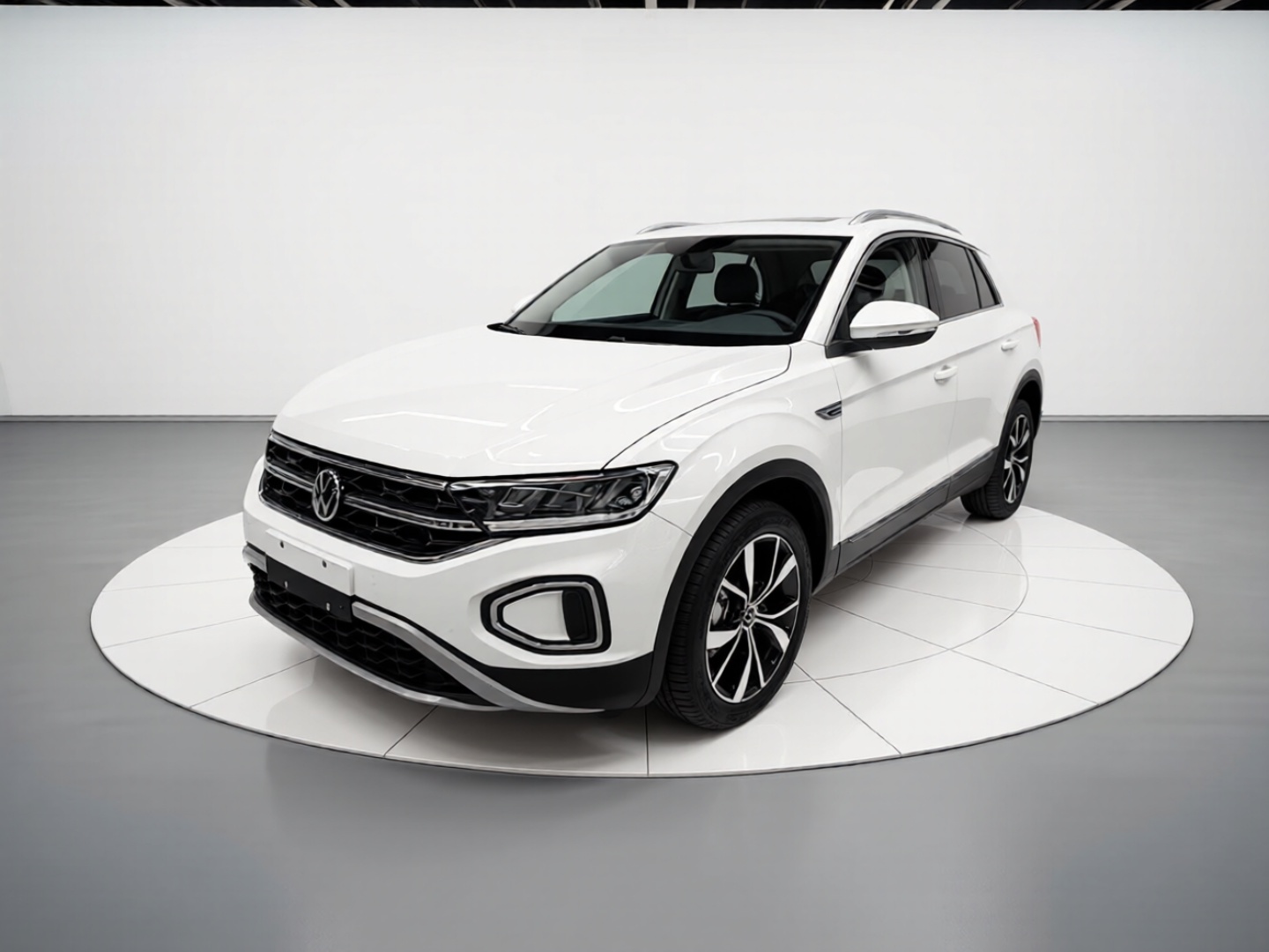 Volkswagen T-Roc из Китая — белый, студийная съёмка спереди