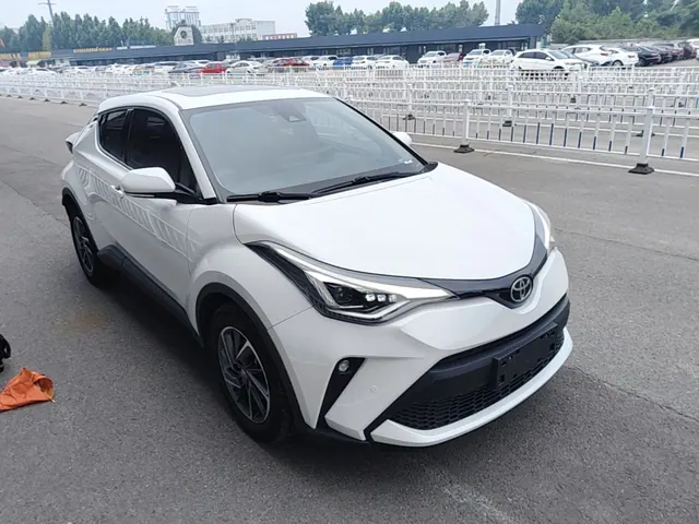 Тойота C-HR из Китая — спереди три четверти, фото 3