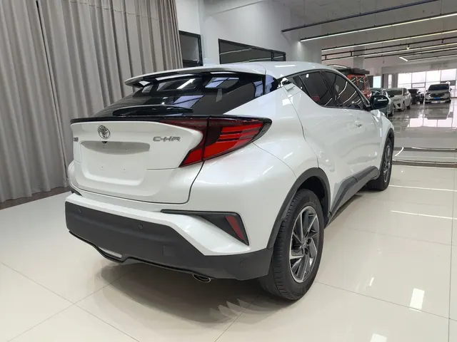Тойота C-HR из Китая — сзади три четверти, фото 3