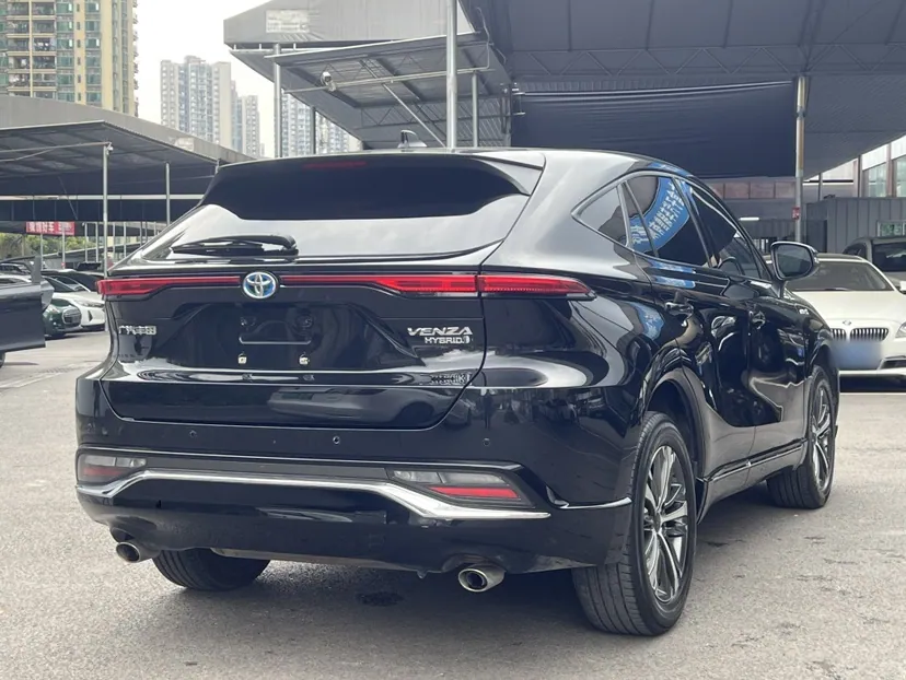 Корма Тойота Венза с шильдиком VENZA HYBRID