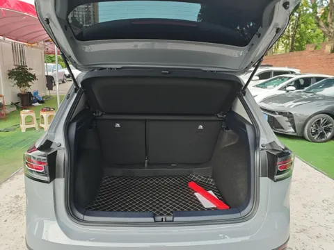 VW Tharu из Китая: багажник