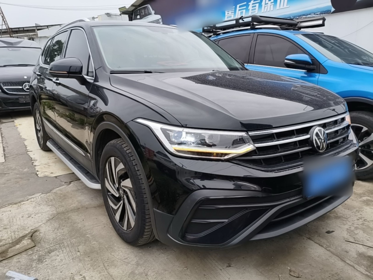 Volkswagen Tiguan L из Китая — чёрный, вид спереди три четверти