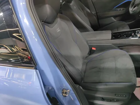 Tiguan L Pro: водительское сиденье с отделкой под замшу